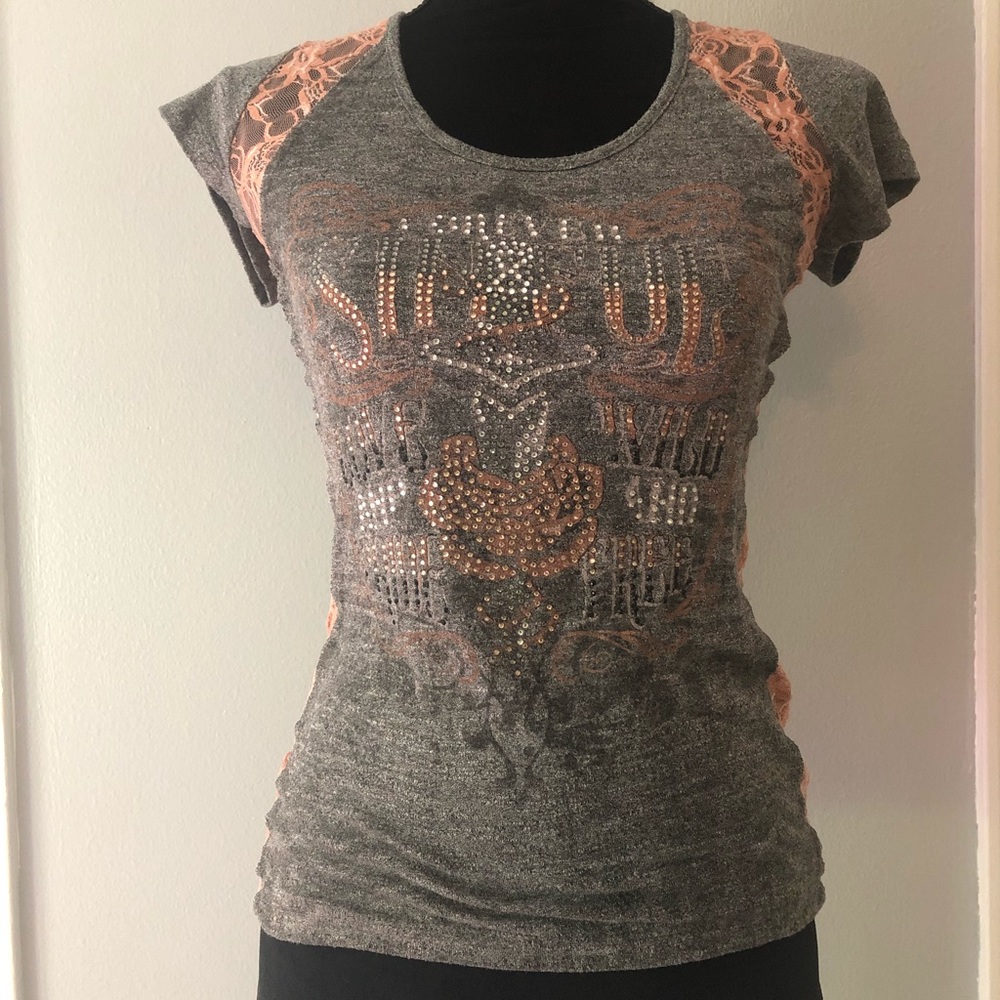 Grey t-shirt with light pink lace